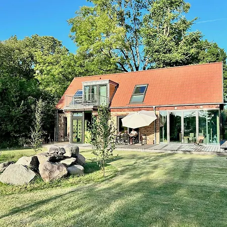 Modern Glass And Brick Retreat At Kronsee בית נופש